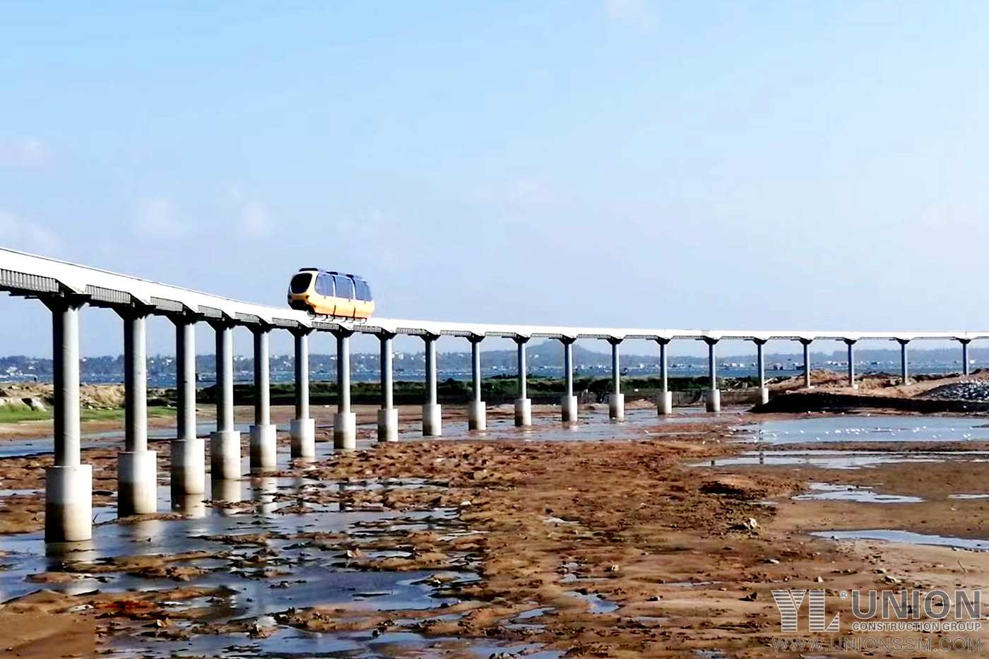 CRRC (Hainan, China)- Shallow Sea Operation Monorail Sightseeing Train Tracks with Steel Piers and Bridges